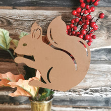 Lade das Bild in den Galerie-Viewer, Blumenstecker Eichhörnchen, 34cm