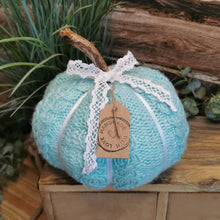 Lade das Bild in den Galerie-Viewer, Kürbis "Strick", türkis, ca. 14 cm 🖐