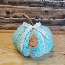 Lade das Bild in den Galerie-Viewer, Kürbis "Strick", türkis, ca. 14 cm 🖐
