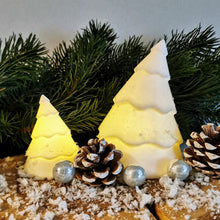 Lade das Bild in den Galerie-Viewer, Tannenbaum mit LED Teelicht, 13 cm 🖐