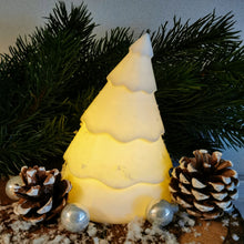 Lade das Bild in den Galerie-Viewer, Tannenbaum mit LED Teelicht, 13 cm 🖐