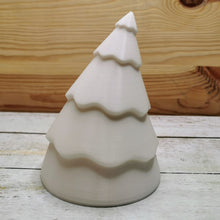Lade das Bild in den Galerie-Viewer, Tannenbaum mit LED Teelicht, 13 cm 🖐