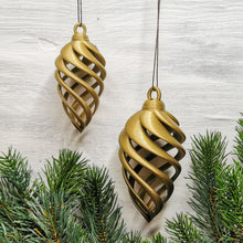 Lade das Bild in den Galerie-Viewer, Ornament "Zapfen", Gold, 14 cm 🖐