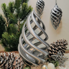 Lade das Bild in den Galerie-Viewer, Ornament "Zapfen", Silber, 25 cm 🖐
