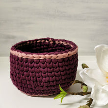 Lade das Bild in den Galerie-Viewer, Häkelkörbchen, Pflaume, ∅ ca. 13 cm 🖐
