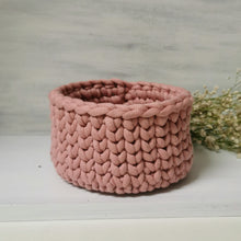 Lade das Bild in den Galerie-Viewer, Häkelkörbchen, altrosa ∅ ca. 16 cm 🖐