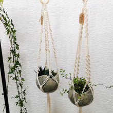 Lade das Bild in den Galerie-Viewer, WORKSHOP Makramee Blumenampel