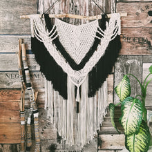 Lade das Bild in den Galerie-Viewer, Großes Makramee, schwarz/weiß, 83 cm 🖐
