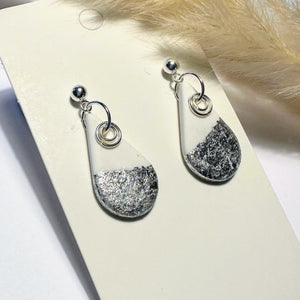 Polymer Clay Ohrringe, Tropfen weiß & silber, ca. 3 cm 🖐️