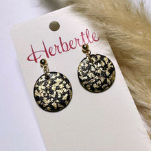 Lade das Bild in den Galerie-Viewer, Polymer Clay Ohrringe, Kreis schwarz &amp; gold, ca. 2,5 cm 🖐️
