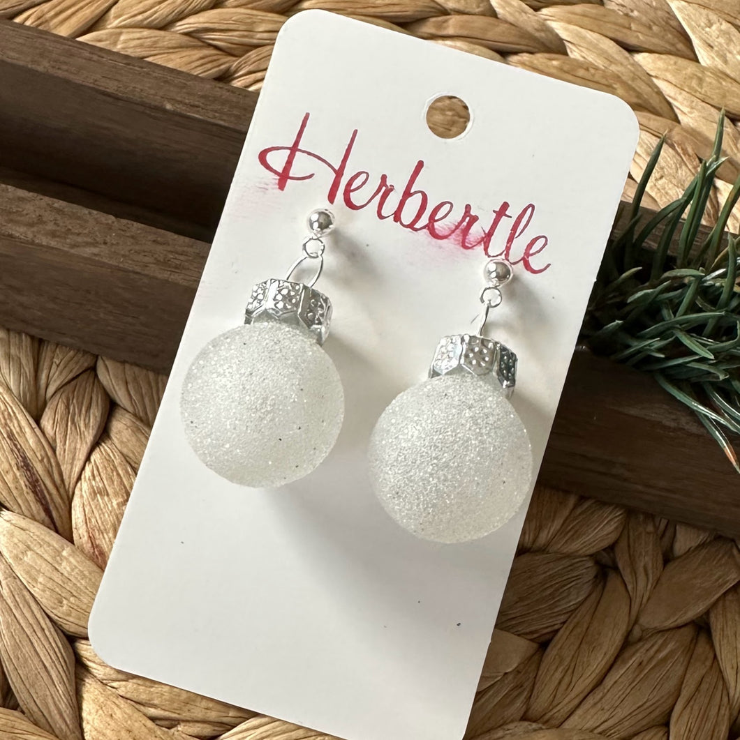 Glas-Weihnachtskugel Ohrringe, weiß Glitzer, 20 mm