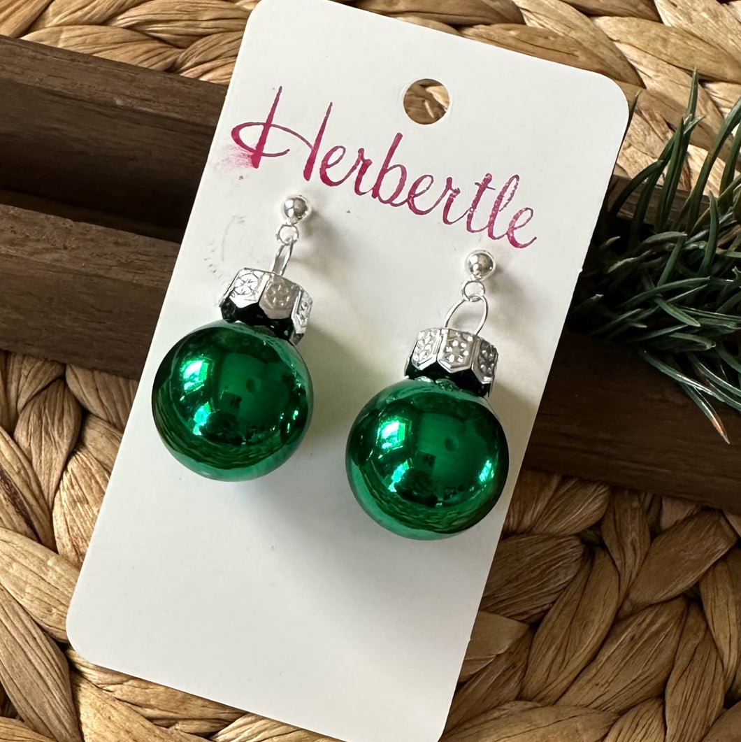 Glas-Weihnachtskugel Ohrringe, dunkelgrün glänzend, 20 mm