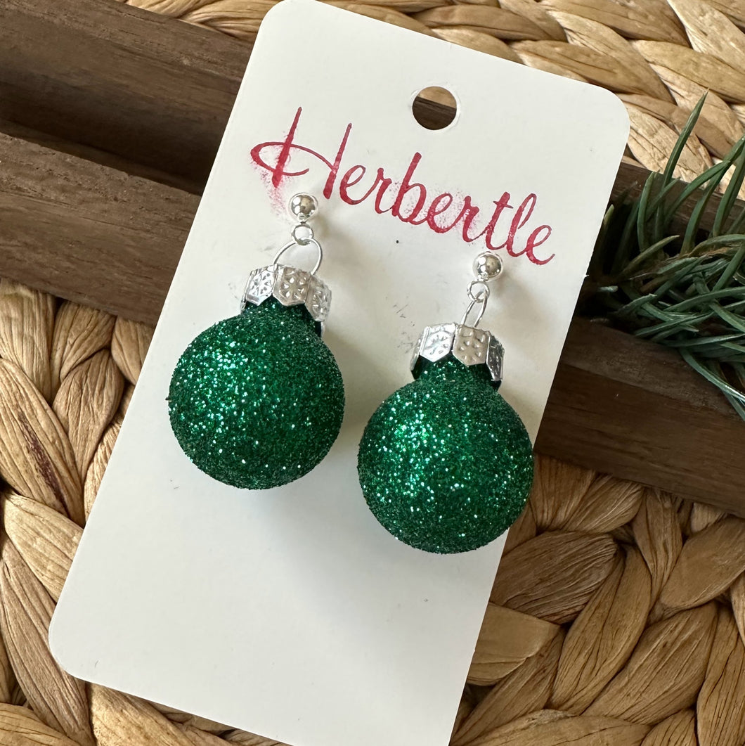 Glas-Weihnachtskugel Ohrringe, dunkelgrün Glitzer, 20 mm
