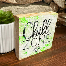 Lade das Bild in den Galerie-Viewer, Deko-Block „Chill Zone“ aus Kiefernholz, 10 cm
