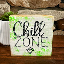 Lade das Bild in den Galerie-Viewer, Deko-Block „Chill Zone“ aus Kiefernholz, 10 cm
