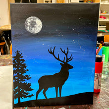 Lade das Bild in den Galerie-Viewer, Hirsch-Silhouette vor blauem Nachthimmel auf Leinwand
