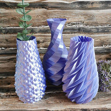 Lade das Bild in den Galerie-Viewer, Vase &quot;Low Poly&quot; violett metallic, 24 cm 🖐
