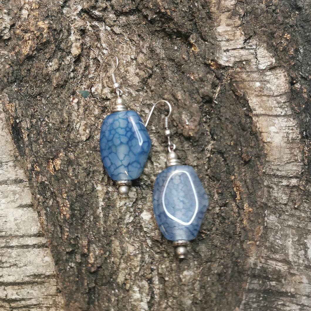 Ohrringe blau marmorierte Perlen, ca. 5,5 cm lang 🖐
