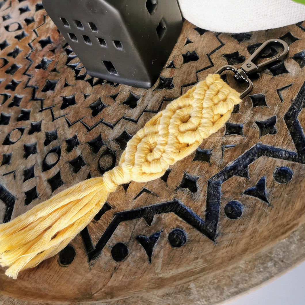 Schlüsselanhänger, Makramee, gelb/anthrazit ca. 21 cm