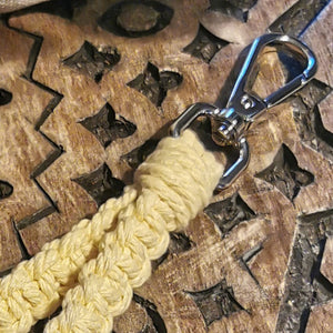 Schlüsselanhänger mit Schlaufe, Makramee, hellgelb/silber ca. 22 cm